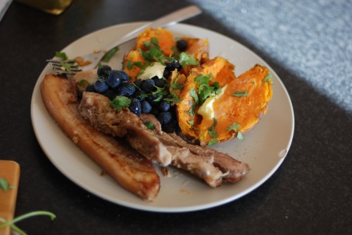 Boczek z batatami i borówkami, Paleo SMAK